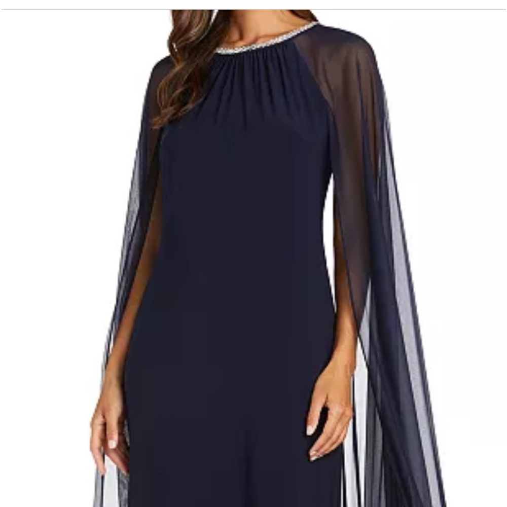 This dress gives Queen vibes. You’ll feel beautiful in it ❤️